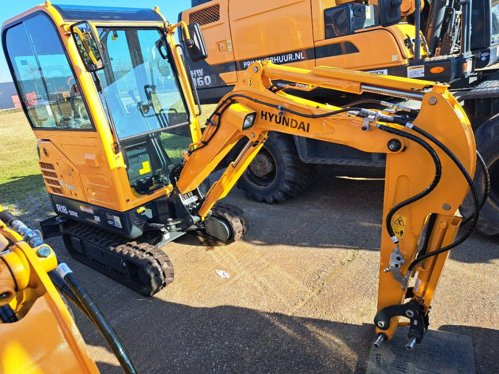 Hyundai R18-9AK - מיני מחפר: תמונה 2 Hyundai R18-9AK - מיני מחפר: תמונה 2