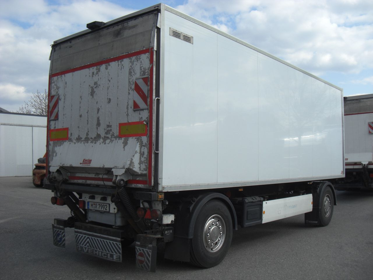 Krone AZ / ISOLIERKOFFER - קרון נגרר בתיבה סגורה: תמונה 2 Krone AZ / ISOLIERKOFFER - קרון נגרר בתיבה סגורה: תמונה 2