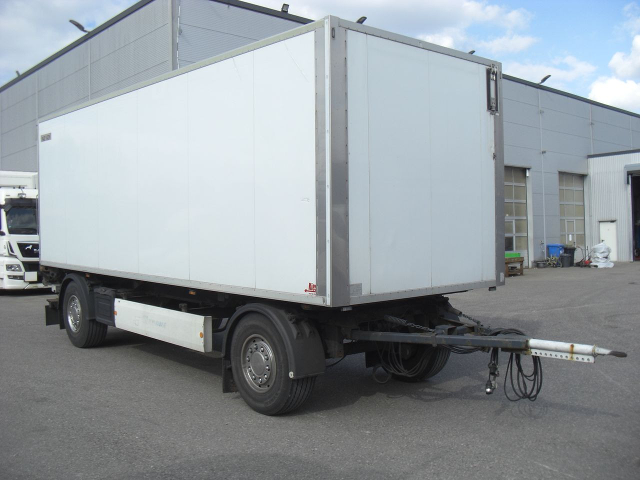 Krone AZ / ISOLIERKOFFER - קרון נגרר בתיבה סגורה: תמונה 3 Krone AZ / ISOLIERKOFFER - קרון נגרר בתיבה סגורה: תמונה 3
