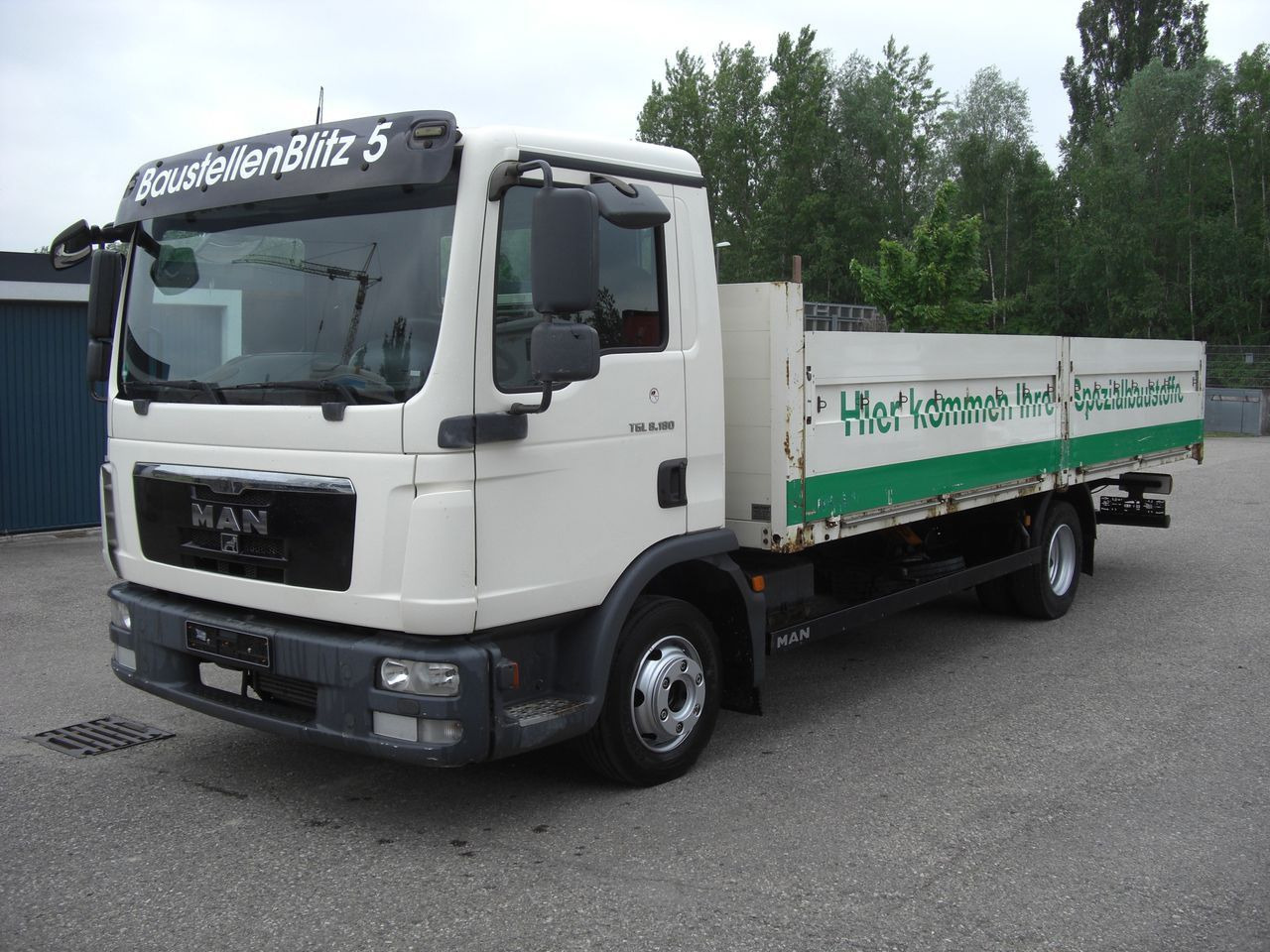 MAN 8180L Baustoffpritsche MAN 8180L Baustoffpritsche - כלי רכב מסחרי במיטה שטוחה: תמונה 2 MAN 8180L Baustoffpritsche MAN 8180L Baustoffpritsche - כלי רכב מסחרי במיטה שטוחה: תמונה 2