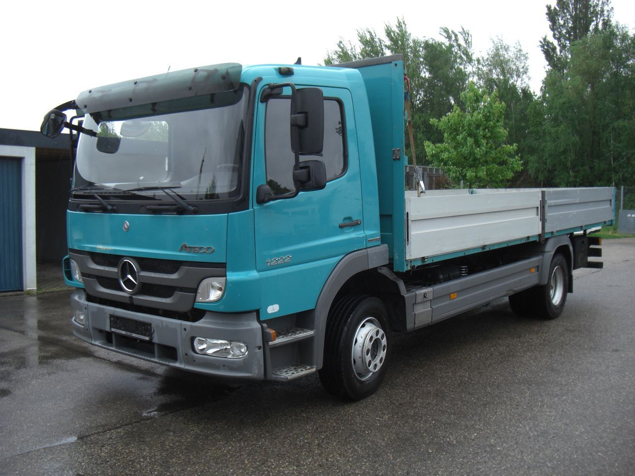 Mercedes-Benz 1222 Atego - משאית צד נופל/ שטוחה: תמונה 1 Mercedes-Benz 1222 Atego - משאית צד נופל/ שטוחה: תמונה 1