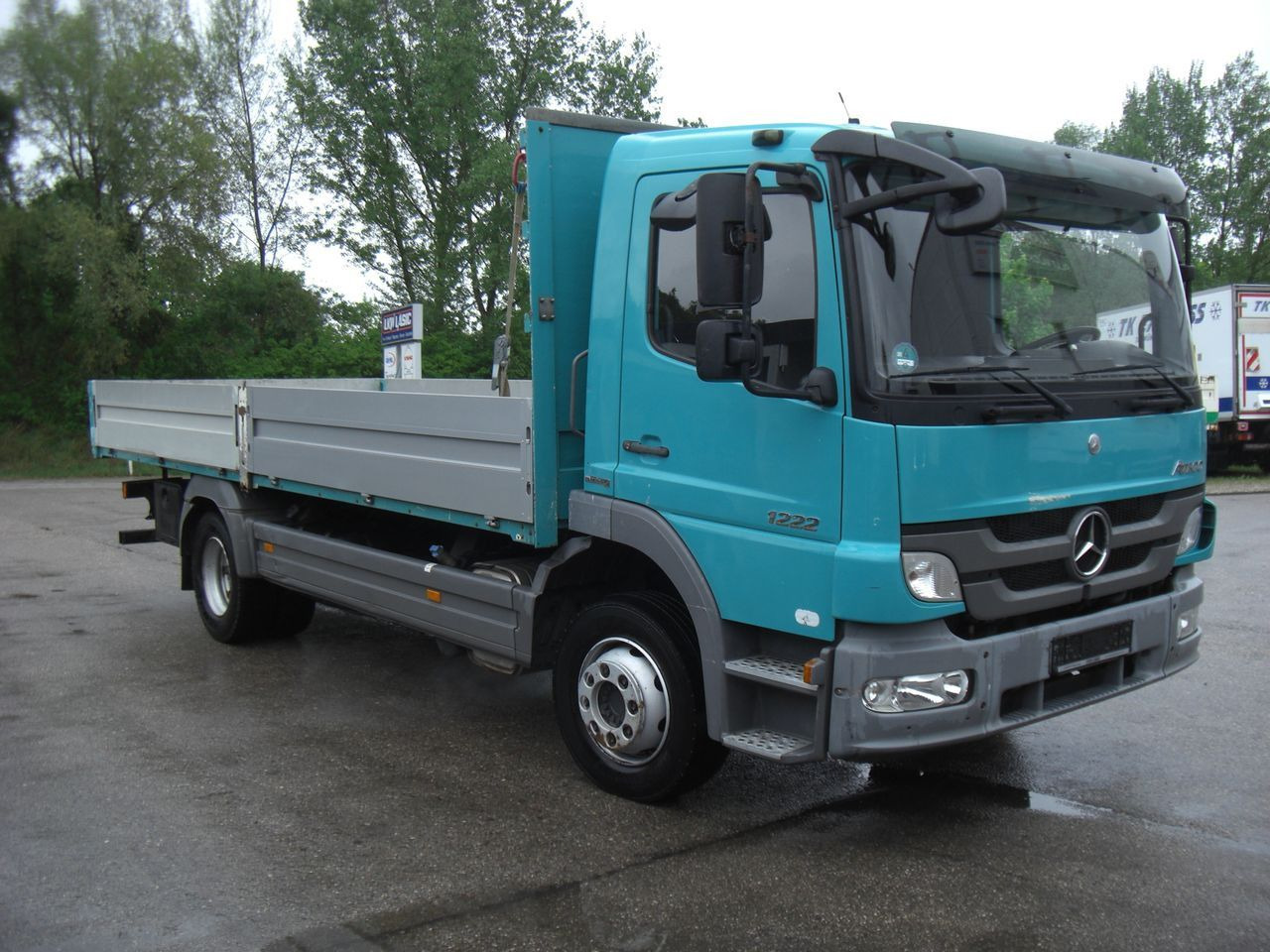 Mercedes-Benz 1222 Atego - משאית צד נופל/ שטוחה: תמונה 2 Mercedes-Benz 1222 Atego - משאית צד נופל/ שטוחה: תמונה 2