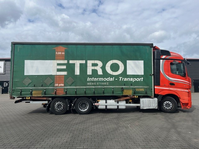 Mercedes Benz Actros 2642 6x2 Mega BDF met zeilbak - משאית וילונות צד: תמונה 5 Mercedes Benz Actros 2642 6x2 Mega BDF met zeilbak - משאית וילונות צד: תמונה 5