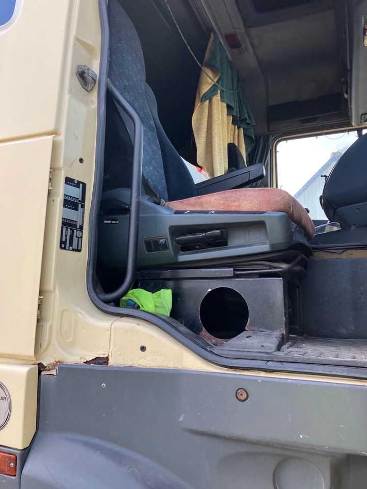 DAF XF 95 430 Platform - משאית צד נופל/ שטוחה: תמונה 5 DAF XF 95 430 Platform - משאית צד נופל/ שטוחה: תמונה 5