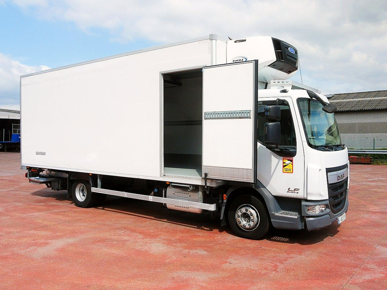 DAF 180.12 LF FA KUHLKOFFER CARRIER SUPRA 850 MULTI - משאית קירור: תמונה 3 DAF 180.12 LF FA KUHLKOFFER CARRIER SUPRA 850 MULTI - משאית קירור: תמונה 3