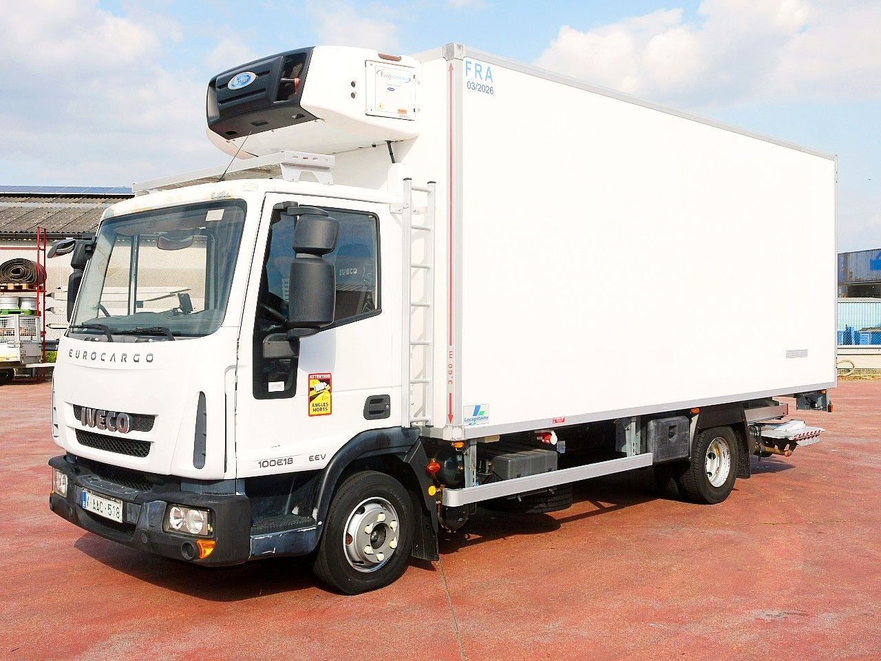 Iveco 100E18 EUROCARGO KUHLKOFFER CARRIER SUPRA 175tkm Iveco 100E18 EUROCARGO KUHLKOFFER CARRIER SUPRA 175tkm - משאית קירור: תמונה 4 Iveco 100E18 EUROCARGO KUHLKOFFER CARRIER SUPRA 175tkm Iveco 100E18 EUROCARGO KUHLKOFFER CARRIER SUPRA 175tkm - משאית קירור: תמונה 4