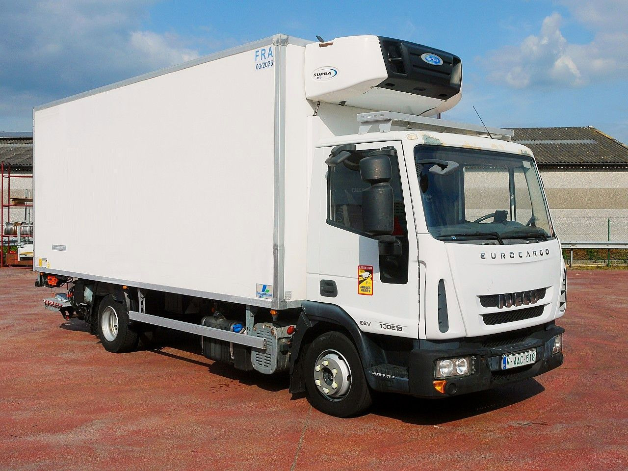 Iveco 100E18 EUROCARGO KUHLKOFFER CARRIER SUPRA 175tkm Iveco 100E18 EUROCARGO KUHLKOFFER CARRIER SUPRA 175tkm - משאית קירור: תמונה 2 Iveco 100E18 EUROCARGO KUHLKOFFER CARRIER SUPRA 175tkm Iveco 100E18 EUROCARGO KUHLKOFFER CARRIER SUPRA 175tkm - משאית קירור: תמונה 2