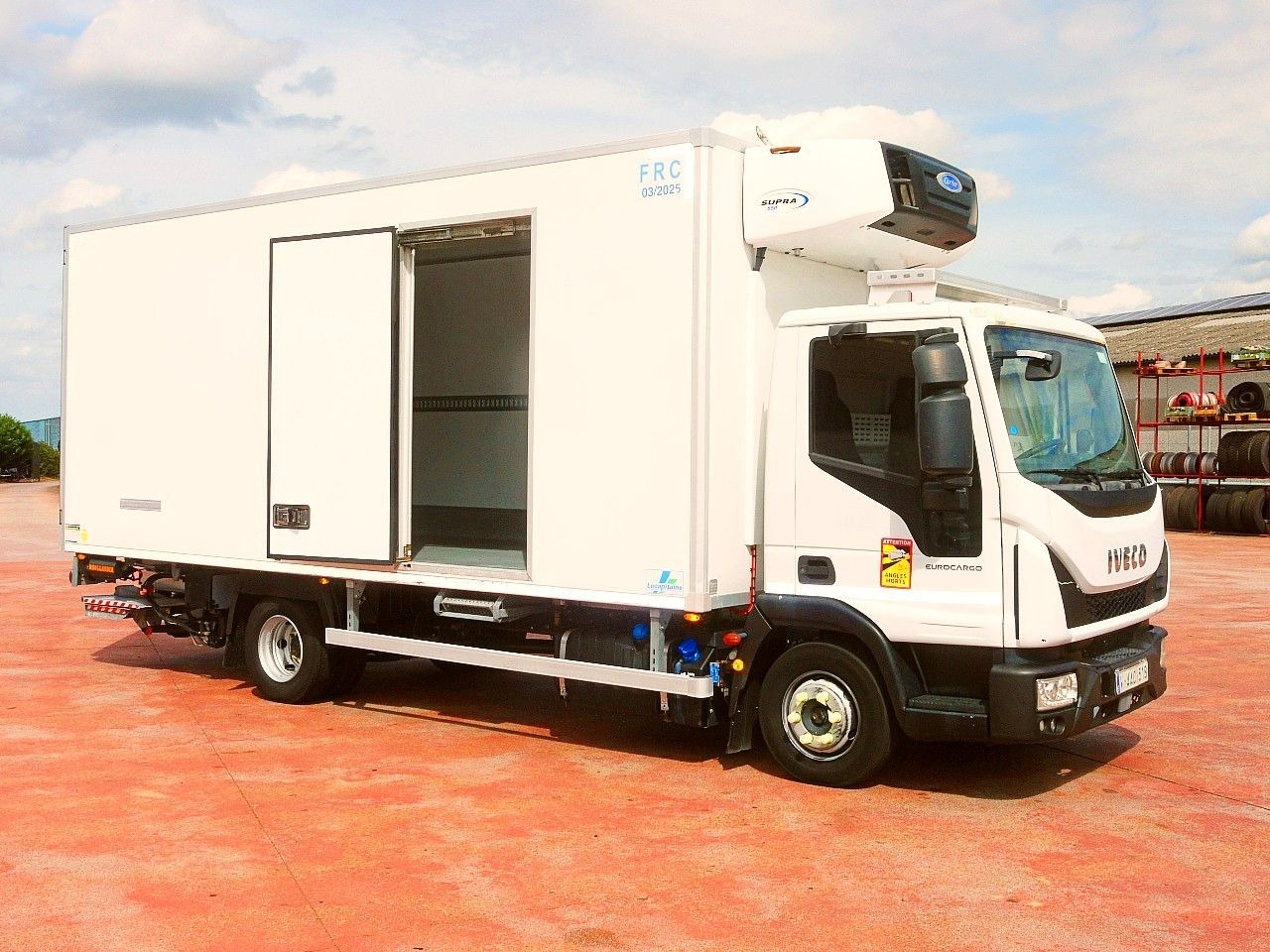 Iveco 100E19 KUHLKOFFER CARRIER SUPRA 550 luft fed A/C - משאית קירור: תמונה 3 Iveco 100E19 KUHLKOFFER CARRIER SUPRA 550 luft fed A/C - משאית קירור: תמונה 3