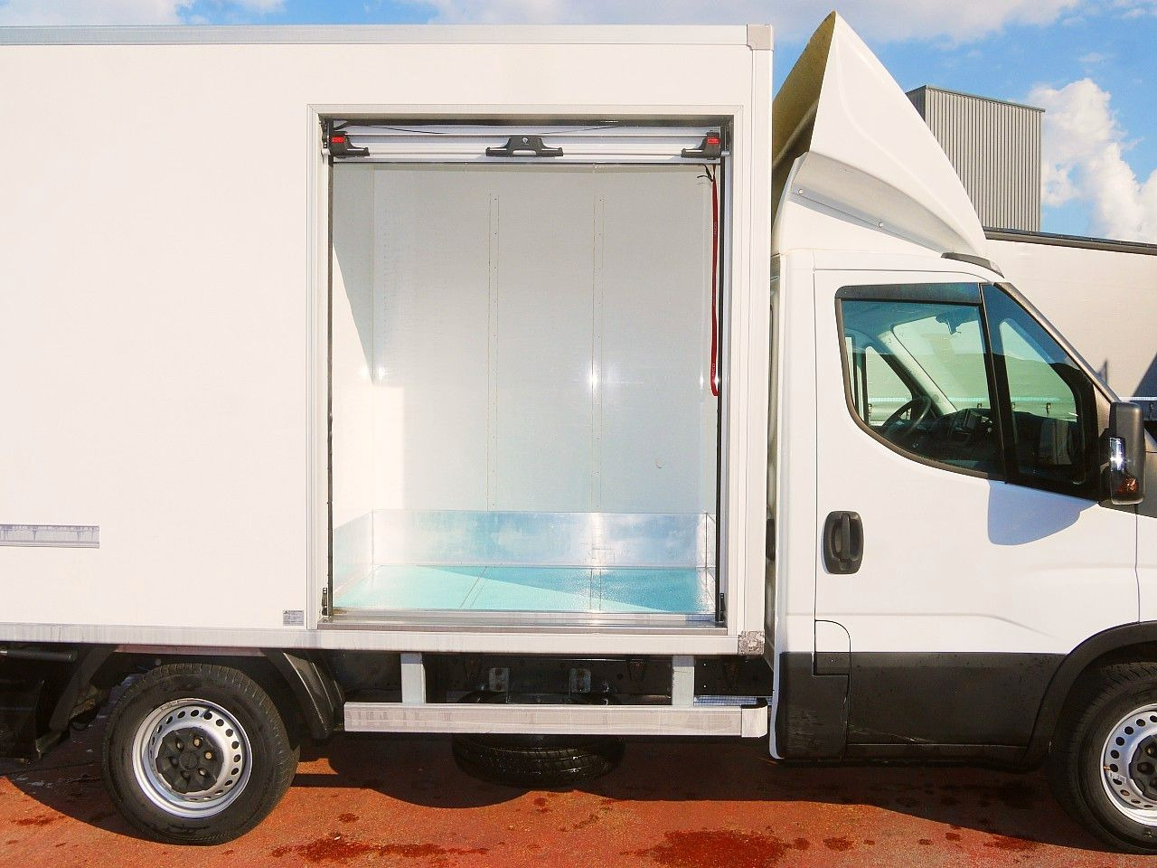 Iveco 35S14 DAILY ISOTHERMKOFFER LADEBORDWAND luft fed - כלי רכב מסחרי לקירור: תמונה 5 Iveco 35S14 DAILY ISOTHERMKOFFER LADEBORDWAND luft fed - כלי רכב מסחרי לקירור: תמונה 5