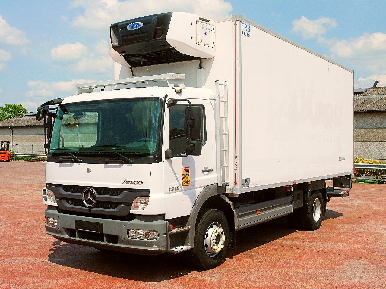 Mercedes-Benz 1318 ATEGO FLEISH KUHLKOFFER CARRIER SUPRA 750 - משאית קירור: תמונה 3 Mercedes-Benz 1318 ATEGO FLEISH KUHLKOFFER CARRIER SUPRA 750 - משאית קירור: תמונה 3