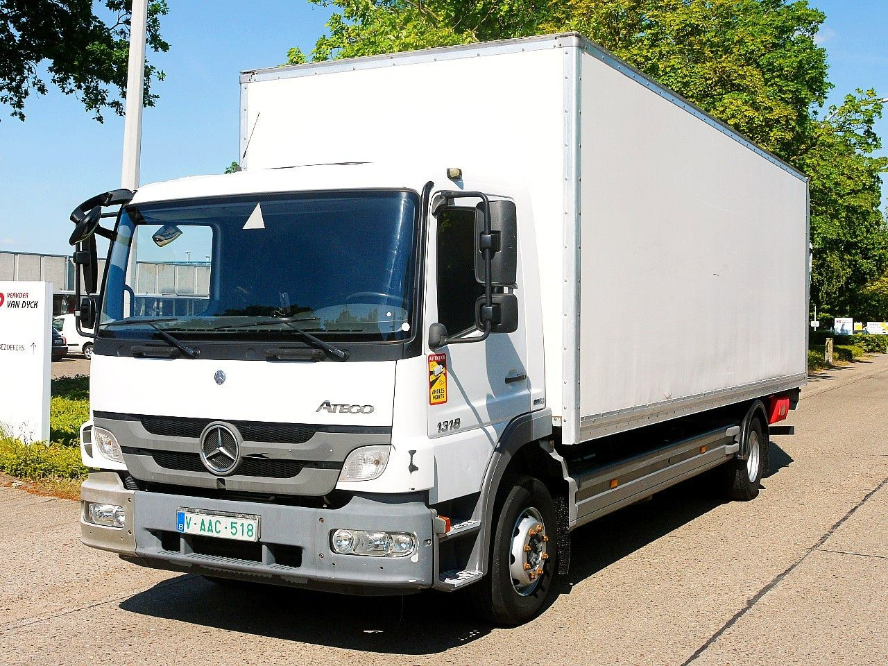 Mercedes-Benz 1318 ATEGO MEUBEL KOFFER LBW MANUAL LUFTFEDERNG - משאית תיבה: תמונה 1 Mercedes-Benz 1318 ATEGO MEUBEL KOFFER LBW MANUAL LUFTFEDERNG - משאית תיבה: תמונה 1