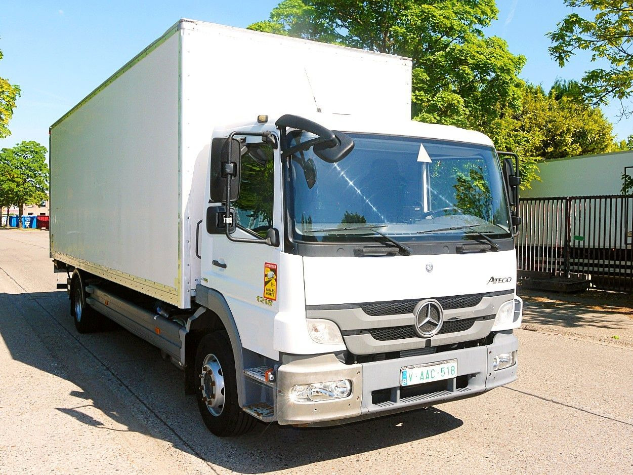 Mercedes-Benz 1318 ATEGO MEUBEL KOFFER LBW MANUAL LUFTFEDERNG - משאית תיבה: תמונה 4 Mercedes-Benz 1318 ATEGO MEUBEL KOFFER LBW MANUAL LUFTFEDERNG - משאית תיבה: תמונה 4