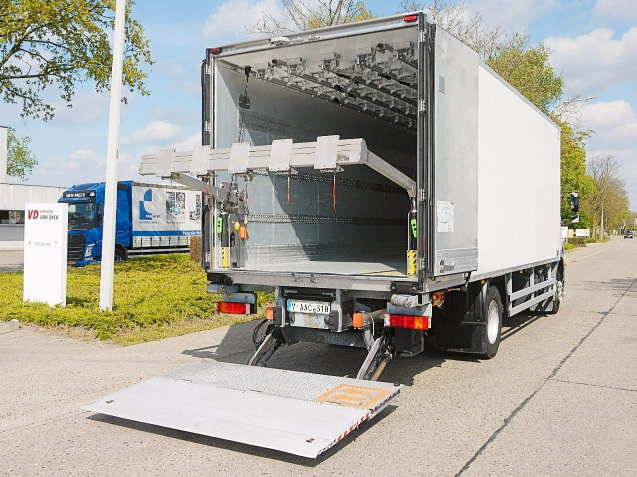 משאית קירור, משאית מנוף Mercedes-Benz 1829 AXOR FLEISHBAHNEN KUHKOFFER CARRIER SUPRA: תמונה 10