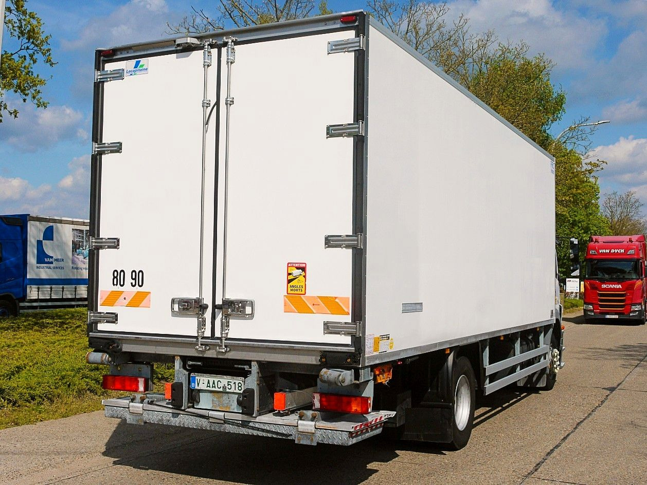 Mercedes-Benz 1829 AXOR FLEISHBAHNEN KUHKOFFER CARRIER SUPRA - משאית קירור, משאית מנוף: תמונה 4 Mercedes-Benz 1829 AXOR FLEISHBAHNEN KUHKOFFER CARRIER SUPRA - משאית קירור, משאית מנוף: תמונה 4