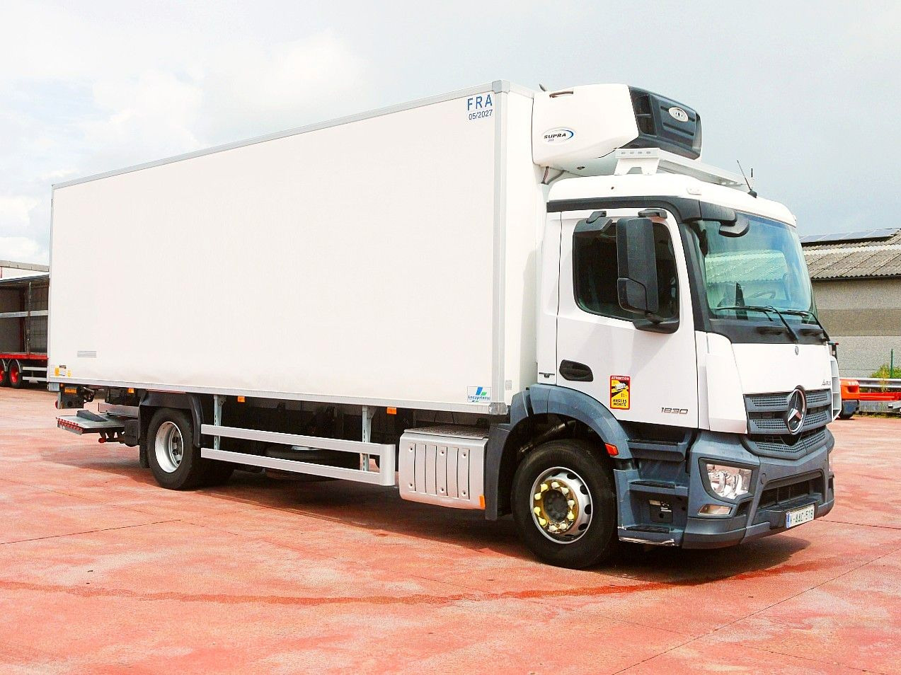 Mercedes-Benz 1830 ANTOS KUHLKOFFER CARRIER SUPRA 850 - משאית קירור: תמונה 2 Mercedes-Benz 1830 ANTOS KUHLKOFFER CARRIER SUPRA 850 - משאית קירור: תמונה 2