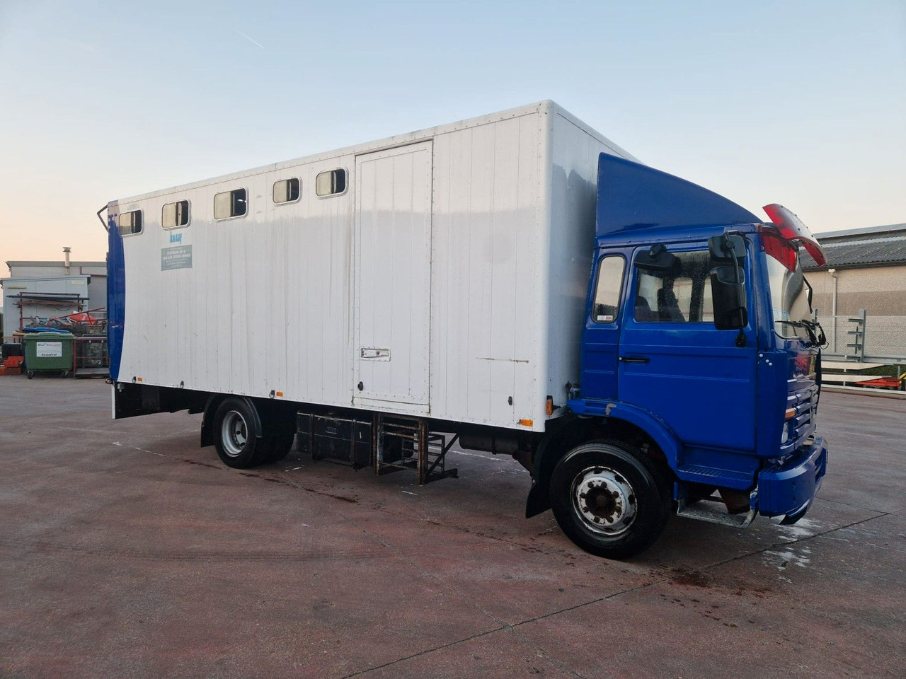 Renault MIDLINER M KOFFER LADEBORDWAND HELLO AFRIKA - משאית תיבה: תמונה 1 Renault MIDLINER M KOFFER LADEBORDWAND HELLO AFRIKA - משאית תיבה: תמונה 1