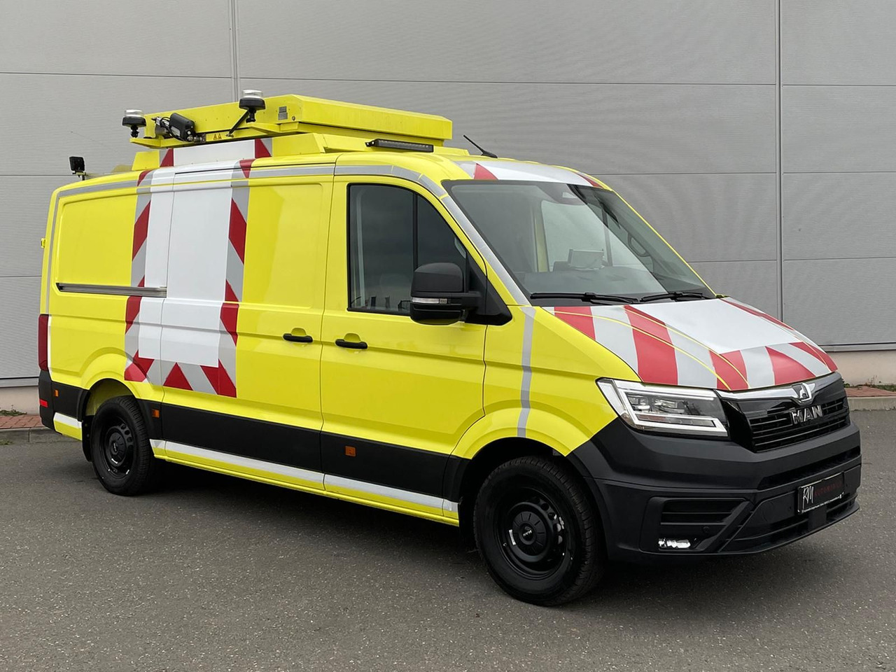 MAN TGE 3.180 L3H2 BF4 BEGLEITFAHRZEUG STANDHZ ACC - כלי רכב מסחרי עם לוח: תמונה 2 MAN TGE 3.180 L3H2 BF4 BEGLEITFAHRZEUG STANDHZ ACC - כלי רכב מסחרי עם לוח: תמונה 2