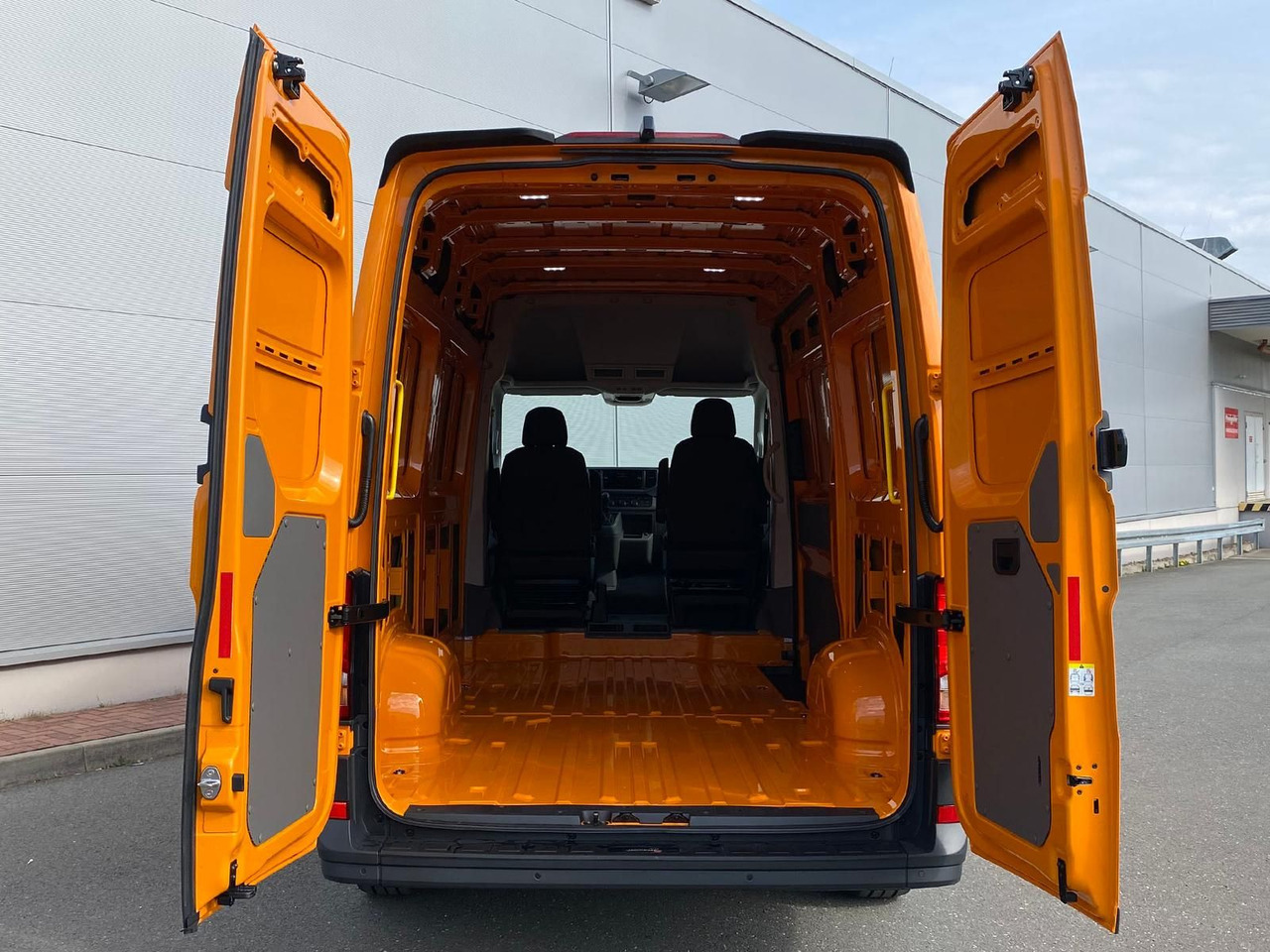 מכונית MAN TGE 3.180 L3H3 Individual Lion S LED ACC STANDHZ: תמונה 10 מכונית MAN TGE 3.180 L3H3 Individual Lion S LED ACC STANDHZ: תמונה 10