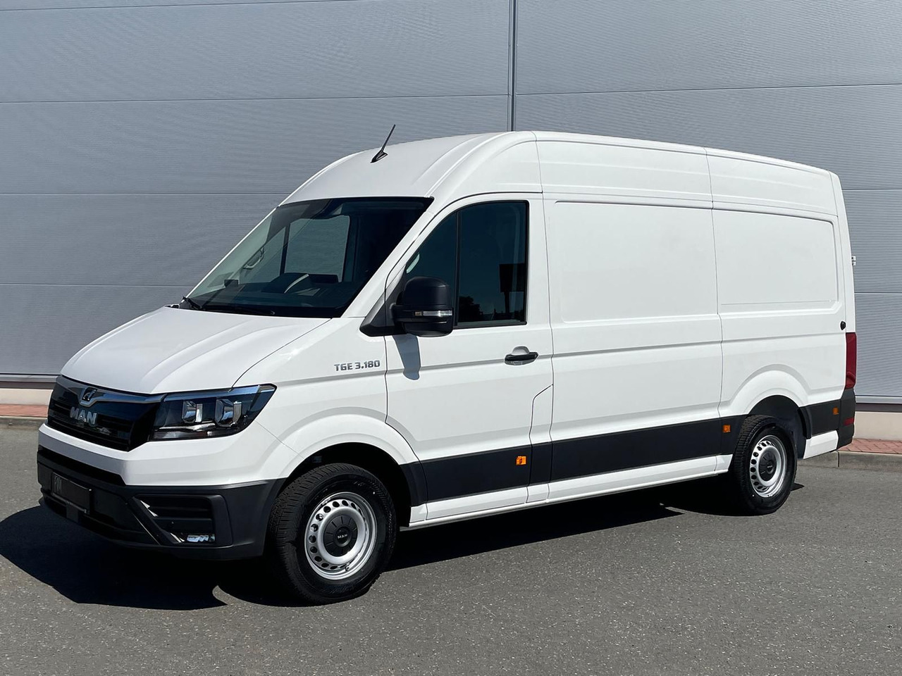 MAN TGE 3.180 L3H3 Kasten KAMERA NAVI DAB SITZH TEMP - כלי רכב מסחרי עם לוח: תמונה 1 MAN TGE 3.180 L3H3 Kasten KAMERA NAVI DAB SITZH TEMP - כלי רכב מסחרי עם לוח: תמונה 1