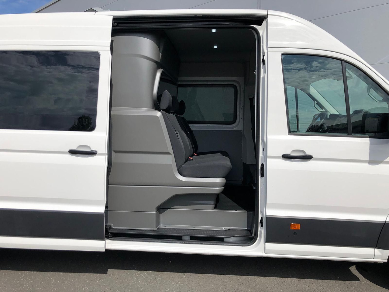 Volkswagen Crafter MIXTO 35 L4H3 KAMERA KLIMA SITZHZ DAB - כלי רכב מסחרי עם לוח, כלי רכב מסחרי קומבי: תמונה 2 Volkswagen Crafter MIXTO 35 L4H3 KAMERA KLIMA SITZHZ DAB - כלי רכב מסחרי עם לוח, כלי רכב מסחרי קומבי: תמונה 2