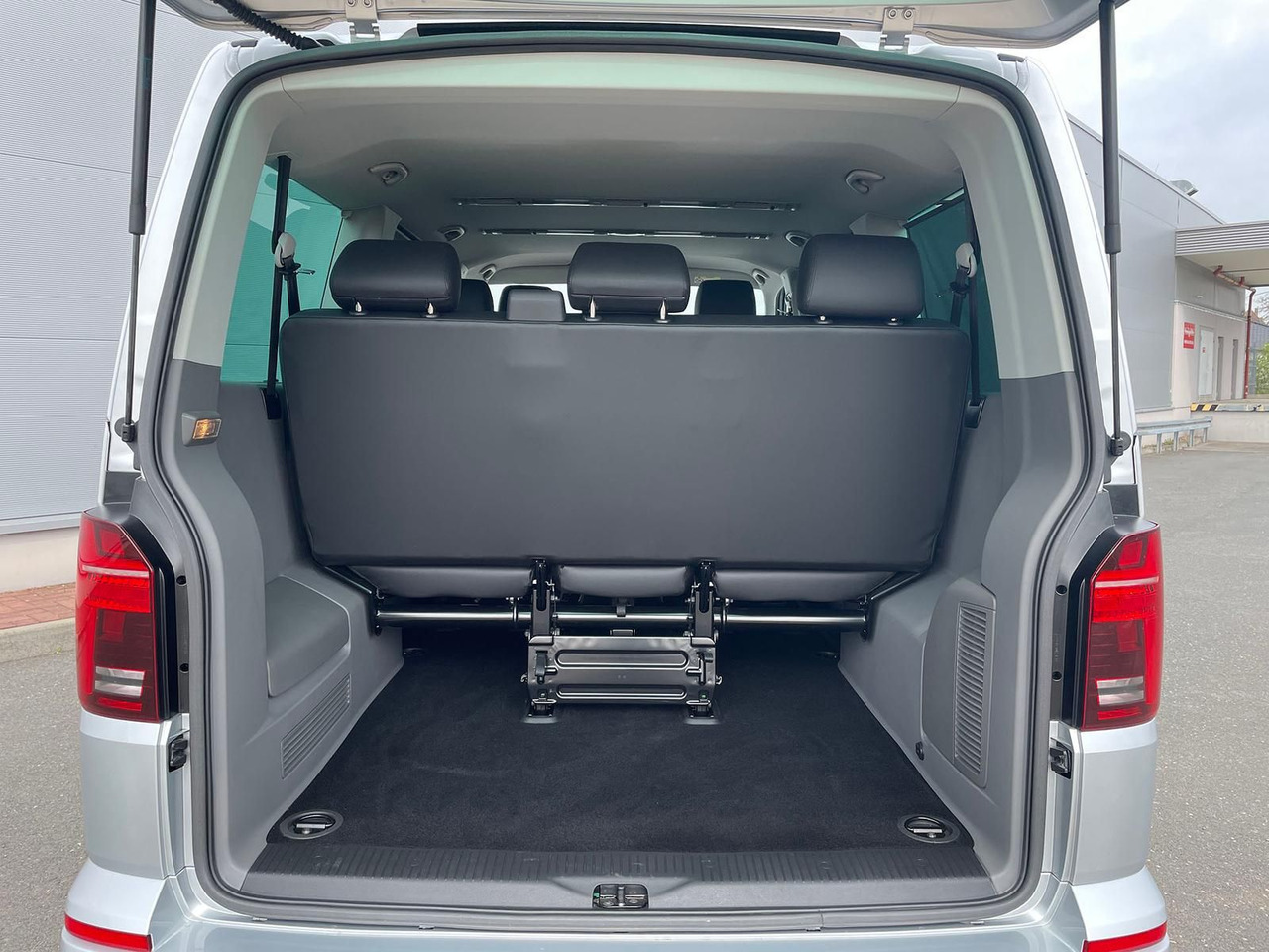 כלי רכב מסחרי לנוסעים Volkswagen T6.1 Caravelle Highline STANDHZ NAVI LEDER PDC: תמונה 9