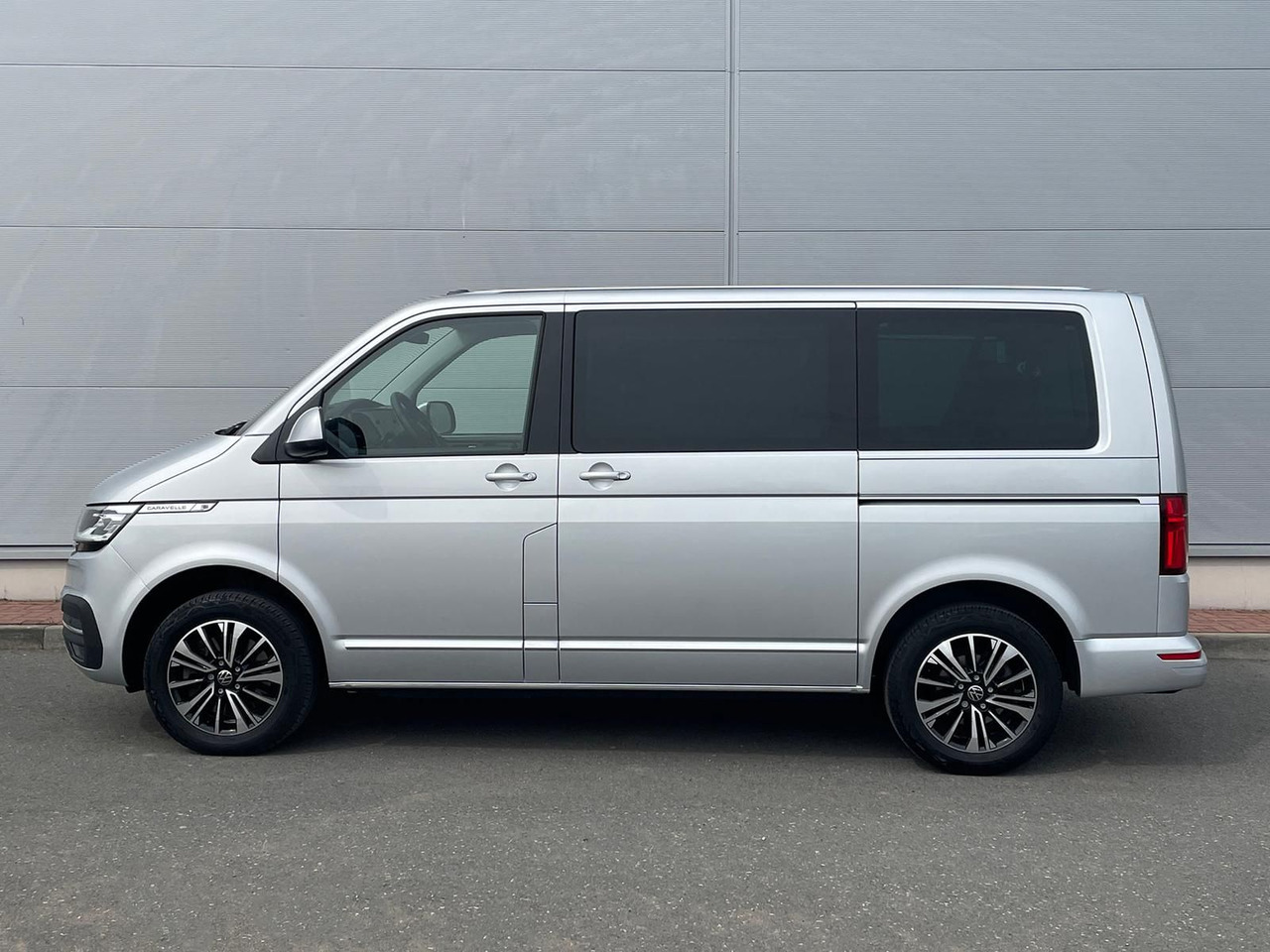 כלי רכב מסחרי לנוסעים Volkswagen T6.1 Caravelle Highline STANDHZ NAVI LEDER PDC: תמונה 6