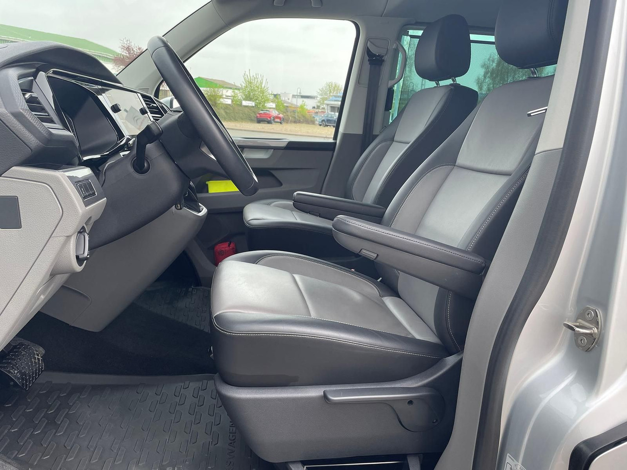 כלי רכב מסחרי לנוסעים Volkswagen T6.1 Caravelle Highline STANDHZ NAVI LEDER PDC: תמונה 23