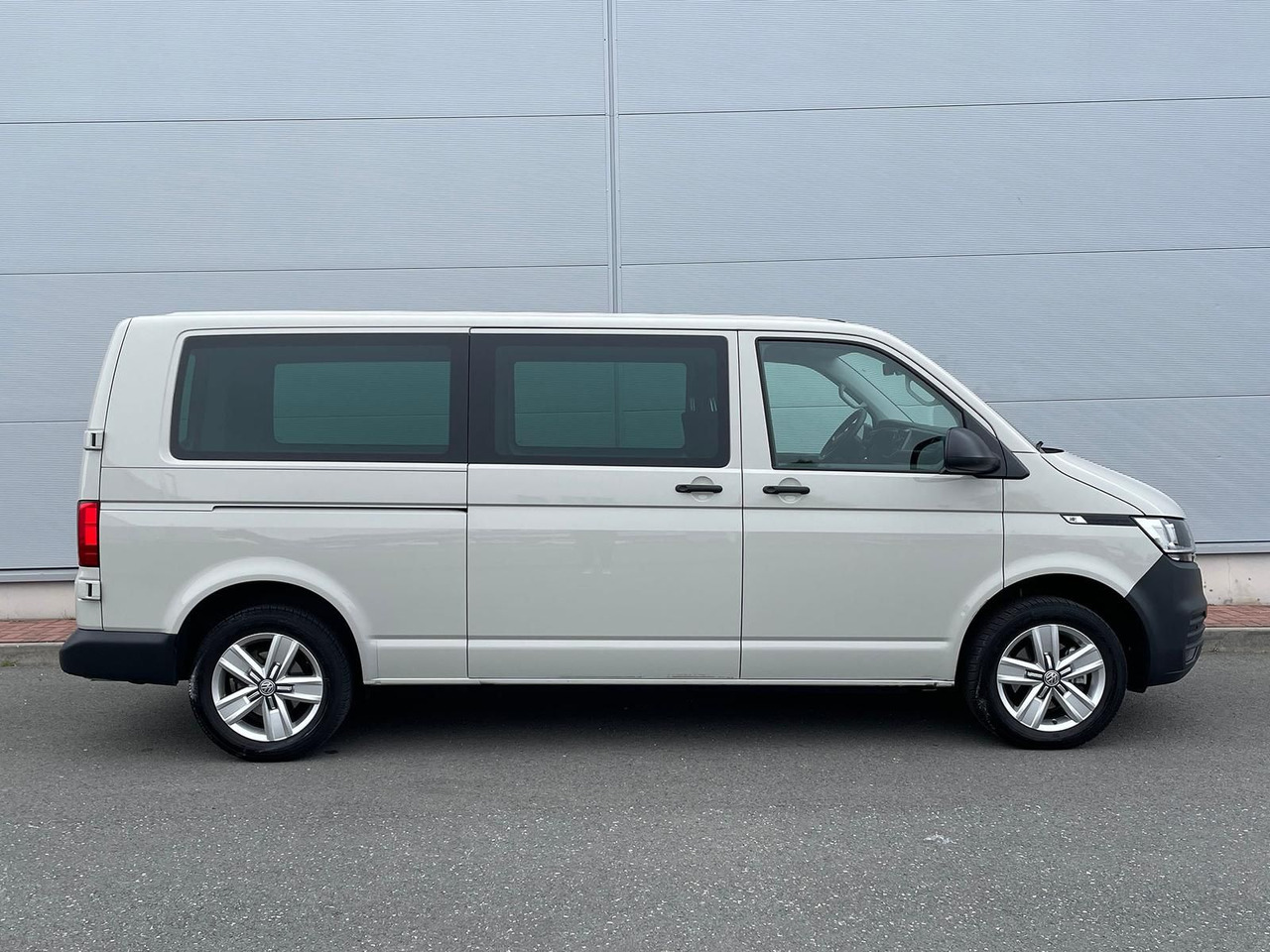 Volkswagen T6.1 Transporter 2.0 TDI lang 4MOTION SITZHZ NAV - כלי רכב מסחרי עם לוח: תמונה 5 Volkswagen T6.1 Transporter 2.0 TDI lang 4MOTION SITZHZ NAV - כלי רכב מסחרי עם לוח: תמונה 5