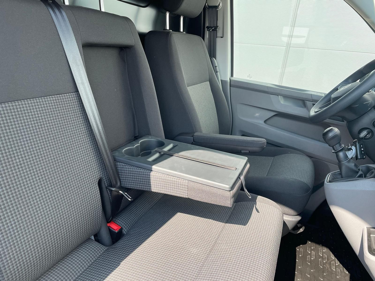 כלי רכב מסחרי לנוסעים Volkswagen T6.1 Transporter LR 2.0 TDI KLIMA PDC: תמונה 16
