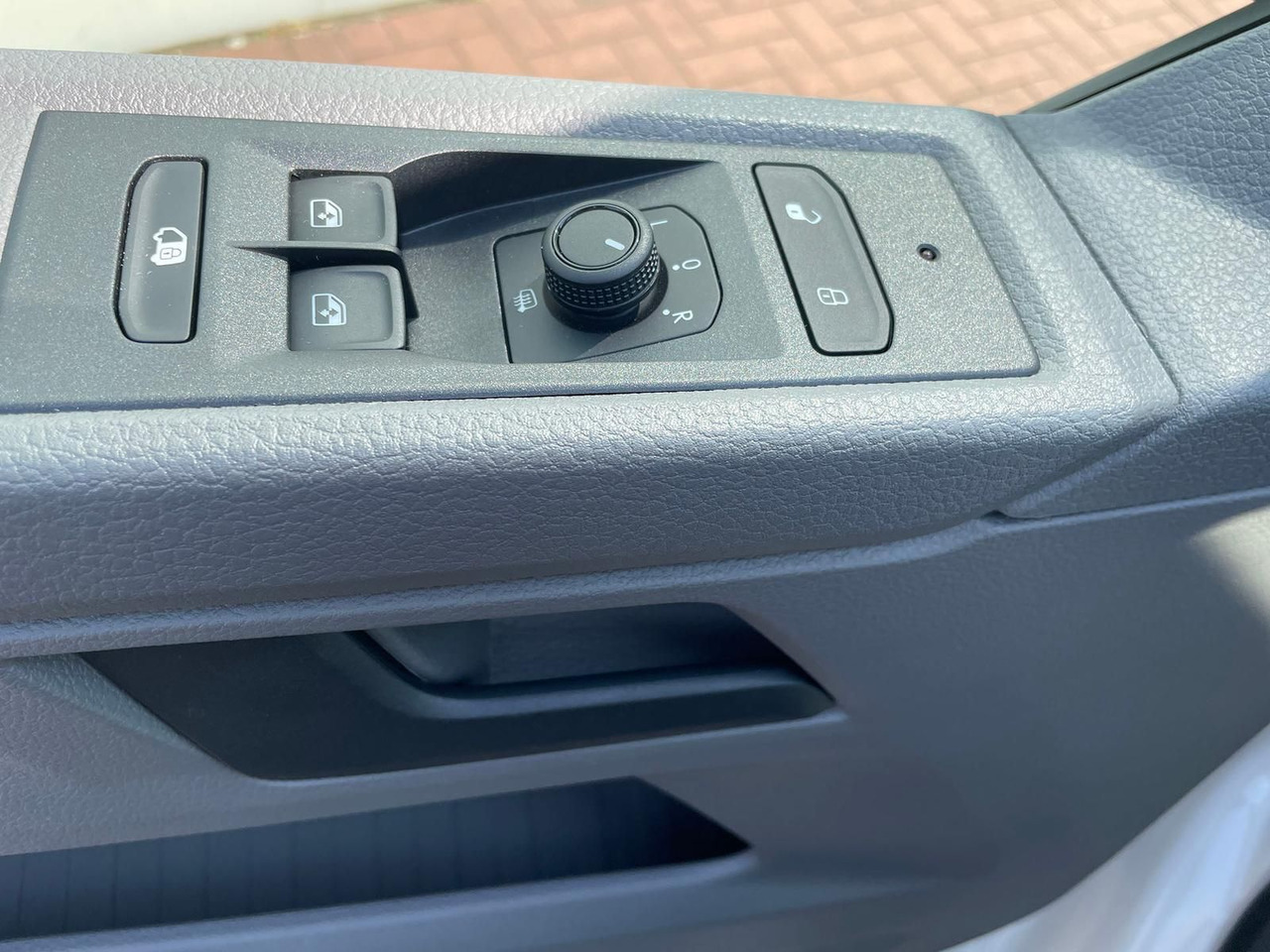 כלי רכב מסחרי לנוסעים Volkswagen T6.1 Transporter LR 2.0 TDI KLIMA PDC: תמונה 25