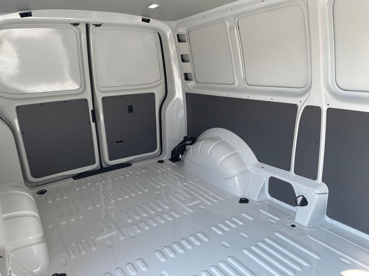כלי רכב מסחרי לנוסעים Volkswagen T6.1 Transporter LR 2.0 TDI KLIMA PDC: תמונה 10