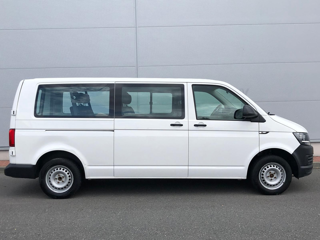 Volkswagen T6 Transporter 2.0 TDI Kombi lang 9-SITZE TEMP - רכב סטיישן: תמונה 5 Volkswagen T6 Transporter 2.0 TDI Kombi lang 9-SITZE TEMP - רכב סטיישן: תמונה 5