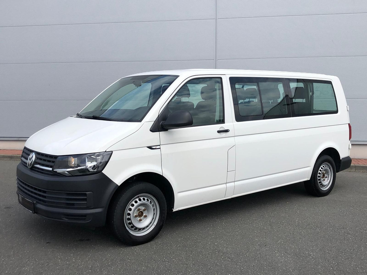 Volkswagen T6 Transporter 2.0 TDI Kombi lang 9-SITZE TEMP - רכב סטיישן: תמונה 1 Volkswagen T6 Transporter 2.0 TDI Kombi lang 9-SITZE TEMP - רכב סטיישן: תמונה 1