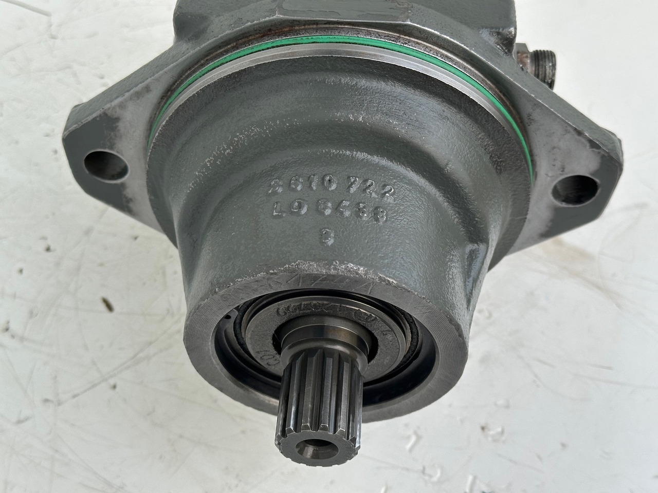 מנוע הידרולי עבור מחפר LIEBHERR Original Hydraulikeinbaumotor AT-FMF045. ID-Nr.9075181 – ID-Nr.10125043A. A309, A311, A312, A314, A316, A900, A904, A918, R313, R317, R900, R904. #A18.12.90158#: תמונה 15