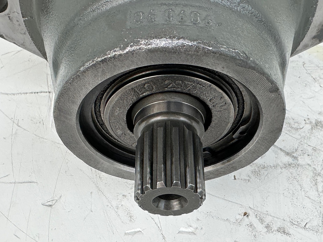 מנוע הידרולי עבור מחפר LIEBHERR Original Hydraulikeinbaumotor AT-FMF045. ID-Nr.9075181 – ID-Nr.10125043A. A309, A311, A312, A314, A316, A900, A904, A918, R313, R317, R900, R904. #A18.12.90158#: תמונה 16