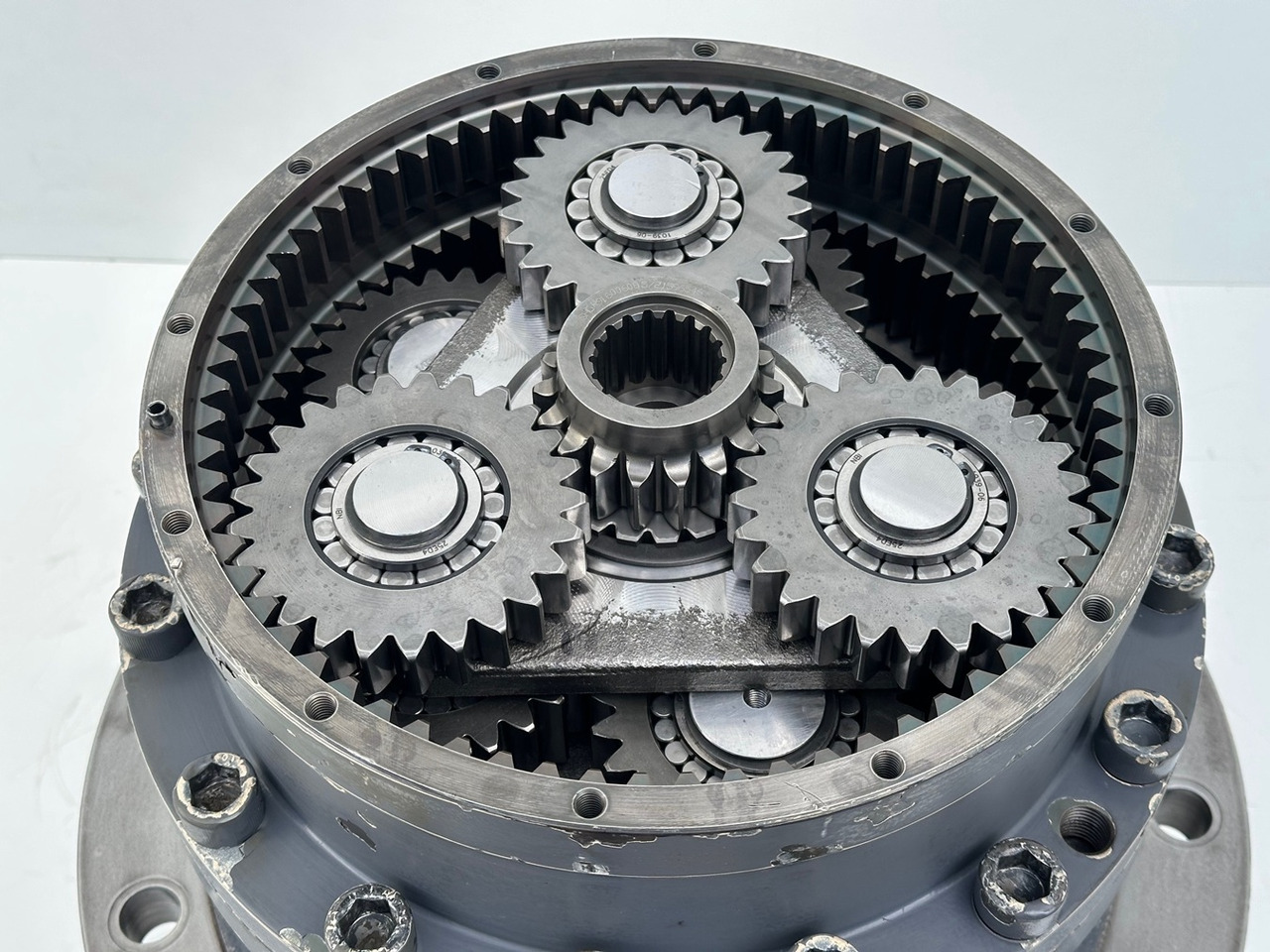 LIEBHERR Original Schwenkantrieb Typ:GFB2160 mit ID-Nr.11657357 – ID-Nr.12204229 – ID-Nr.12947309. R920 S-1545, R920-1545, R922LC-1442, R922 LC-1443, R924 LC-1444, R924 LC-1445. #11657357.04.10# - מנוע נדנדה עבור מחפר סורק: תמונה 4 LIEBHERR Original Schwenkantrieb Typ:GFB2160 mit ID-Nr.11657357 – ID-Nr.12204229 – ID-Nr.12947309. R920 S-1545, R920-1545, R922LC-1442, R922 LC-1443, R924 LC-1444, R924 LC-1445. #11657357.04.10# - מנוע נדנדה עבור מחפר סורק: תמונה 4