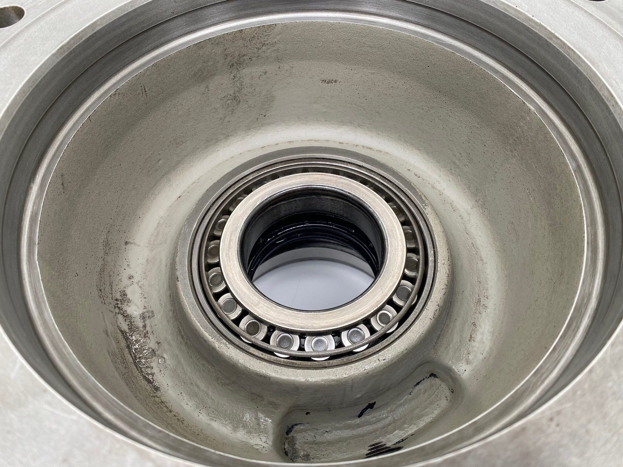 מנוע נדנדה עבור מחפר סורק Liebherr Abtriebswellengehäuse ID-Nr.9442356 and Kegelrollenlager ID-Nr.746201501 - ID-Nr.746231101.: תמונה 8