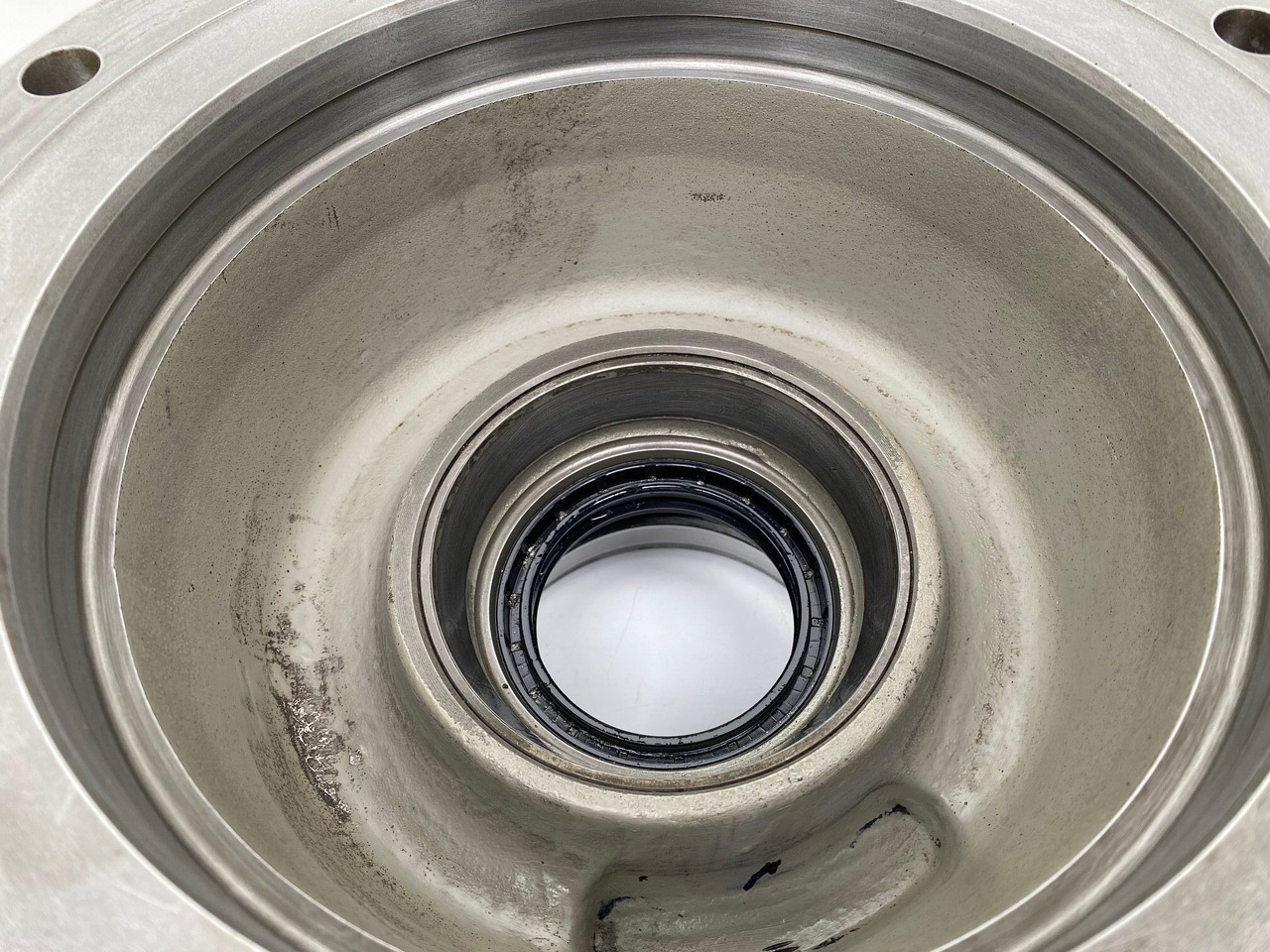 מנוע נדנדה עבור מחפר סורק Liebherr Abtriebswellengehäuse ID-Nr.9442356 and Kegelrollenlager ID-Nr.746201501 - ID-Nr.746231101.: תמונה 9