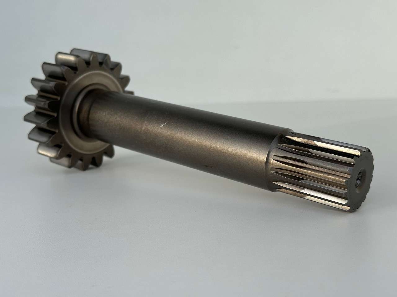 Liebherr Antriebswelle ID-Nr.90214406. FAT400P130. R926-1715, R930-1716, R934-1550, R936 K-LC, R936 K-NLC, R936 K-SLC, R938-1650. #90214406.25.01# - הנעה סופית עבור מכונת בנייה: תמונה 1 Liebherr Antriebswelle ID-Nr.90214406. FAT400P130. R926-1715, R930-1716, R934-1550, R936 K-LC, R936 K-NLC, R936 K-SLC, R938-1650. #90214406.25.01# - הנעה סופית עבור מכונת בנייה: תמונה 1
