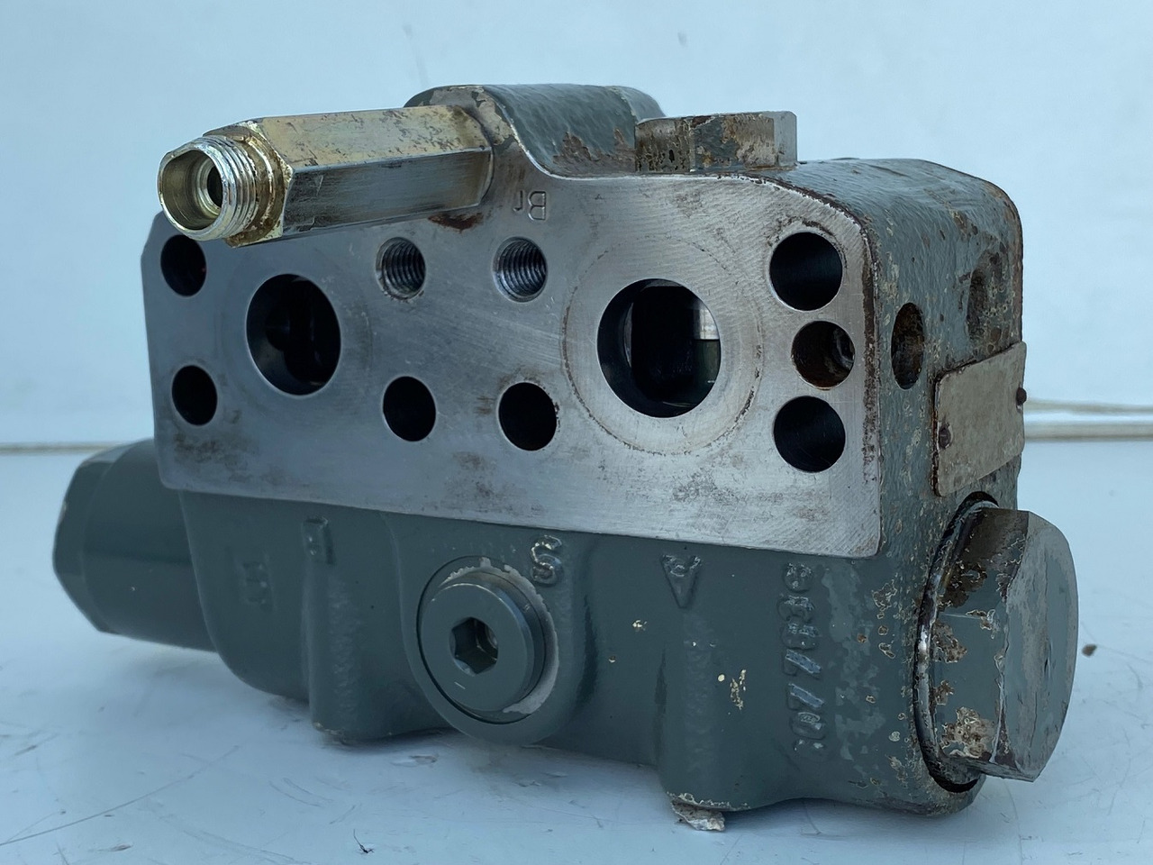 Liebherr Bremsventil ID-Nr.10471957. LOS914, LOS924, R902, R904, R912, R914, R922, R924, R924 COMP, R924 COMPA. #STM20.05## - הנעה סופית עבור מחפר סורק: תמונה 5 Liebherr Bremsventil ID-Nr.10471957. LOS914, LOS924, R902, R904, R912, R914, R922, R924, R924 COMP, R924 COMPA. #STM20.05## - הנעה סופית עבור מחפר סורק: תמונה 5