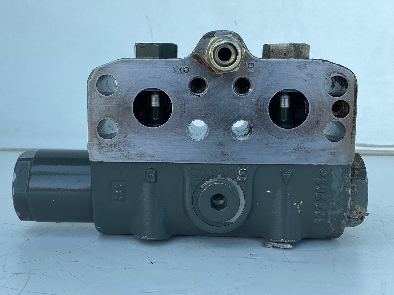 Liebherr Bremsventil ID-Nr.10471957. LOS914, LOS924, R902, R904, R912, R914, R922, R924, R924 COMP, R924 COMPA. #STM20.05## - הנעה סופית עבור מחפר סורק: תמונה 3 Liebherr Bremsventil ID-Nr.10471957. LOS914, LOS924, R902, R904, R912, R914, R922, R924, R924 COMP, R924 COMPA. #STM20.05## - הנעה סופית עבור מחפר סורק: תמונה 3