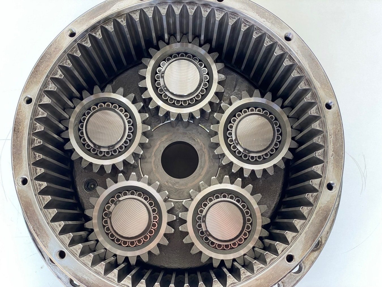 הנעה סופית עבור מחפר סורק Liebherr Fahrantrieb FAT355P076. ID-Nr.969455101 - ID-Nr.969524001 - ID-Nr.90022900. LO1916, LOS916, R906, R916, R922, R924. #2088#: תמונה 8 הנעה סופית עבור מחפר סורק Liebherr Fahrantrieb FAT355P076. ID-Nr.969455101 - ID-Nr.969524001 - ID-Nr.90022900. LO1916, LOS916, R906, R916, R922, R924. #2088#: תמונה 8