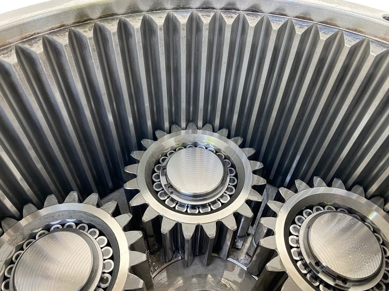 הנעה סופית עבור מחפר סורק Liebherr Fahrantrieb FAT355P076. ID-Nr.969455101 - ID-Nr.969524001 - ID-Nr.90022900. LO1916, LOS916, R906, R916, R922, R924. #2088#: תמונה 9 הנעה סופית עבור מחפר סורק Liebherr Fahrantrieb FAT355P076. ID-Nr.969455101 - ID-Nr.969524001 - ID-Nr.90022900. LO1916, LOS916, R906, R916, R922, R924. #2088#: תמונה 9