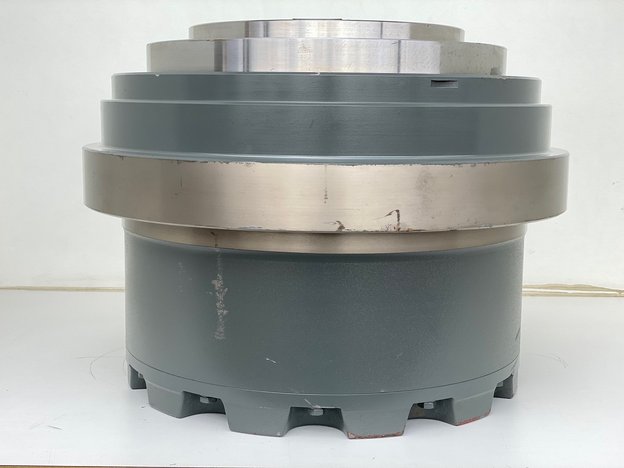 Liebherr Fahrantrieb FAT450P135, ID-Nr.90211932 - ID-Nr.90211933. ER944, R940, R944, R945, R946, R950, R960 T. #159-03# - הנעה סופית עבור מחפר סורק: תמונה 2 Liebherr Fahrantrieb FAT450P135, ID-Nr.90211932 - ID-Nr.90211933. ER944, R940, R944, R945, R946, R950, R960 T. #159-03# - הנעה סופית עבור מחפר סורק: תמונה 2