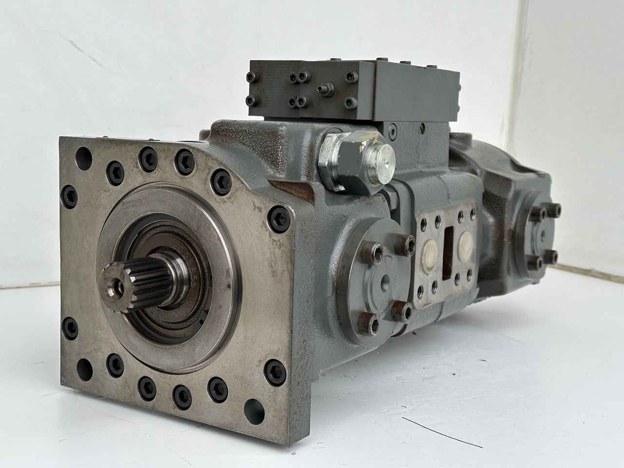 Liebherr Hydraulikdoppelpumpe Typ:LPVD 075. ID-Nr.9076806 - ID-Nr.9279749 - ID-Nr.9880487 - ID-Nr.9073988. A902 IND - A904 IND. #9076806.15495# - משאבה הידרולית עבור מכונת בנייה: תמונה 4 Liebherr Hydraulikdoppelpumpe Typ:LPVD 075. ID-Nr.9076806 - ID-Nr.9279749 - ID-Nr.9880487 - ID-Nr.9073988. A902 IND - A904 IND. #9076806.15495# - משאבה הידרולית עבור מכונת בנייה: תמונה 4