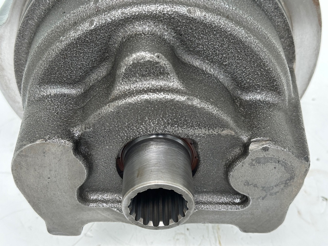 מנוע הידרולי עבור מכונת בנייה Liebherr Hydraulikeinbaumotor CMVE O 108. ID-Nr.10118562 - ID-Nr.10132610 - ID-Nr.10129048. LOS1916, LOS916, LOS926, R906, R916, R918, R920, R922, R924, R926COMP, R926, R936. #28314#: תמונה 11 מנוע הידרולי עבור מכונת בנייה Liebherr Hydraulikeinbaumotor CMVE O 108. ID-Nr.10118562 - ID-Nr.10132610 - ID-Nr.10129048. LOS1916, LOS916, LOS926, R906, R916, R918, R920, R922, R924, R926COMP, R926, R936. #28314#: תמונה 11