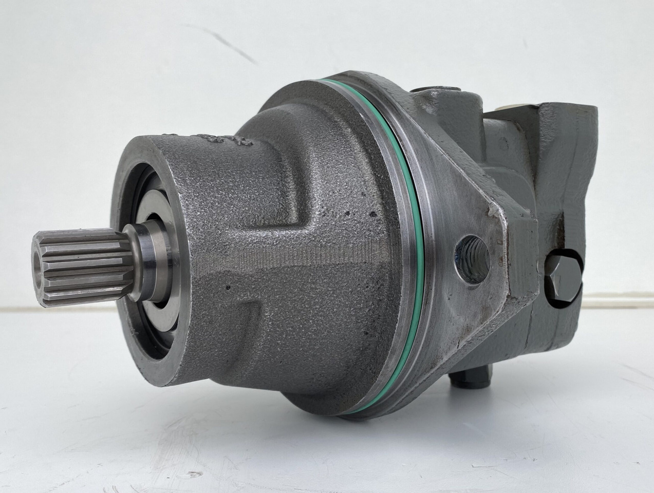 Liebherr Hydraulikeinbaumotor FMF045, ID-Nr.10132702. A924,LH30C,LH30M,LH35M,LH35MT,LH40C,LH40CP,LH40M,LH40MP,LH50CHR,LH50M,LH50MHR,LH50MT. #07110# - מנוע הידרולי עבור מחפר גלגלים: תמונה 3 Liebherr Hydraulikeinbaumotor FMF045, ID-Nr.10132702. A924,LH30C,LH30M,LH35M,LH35MT,LH40C,LH40CP,LH40M,LH40MP,LH50CHR,LH50M,LH50MHR,LH50MT. #07110# - מנוע הידרולי עבור מחפר גלגלים: תמונה 3