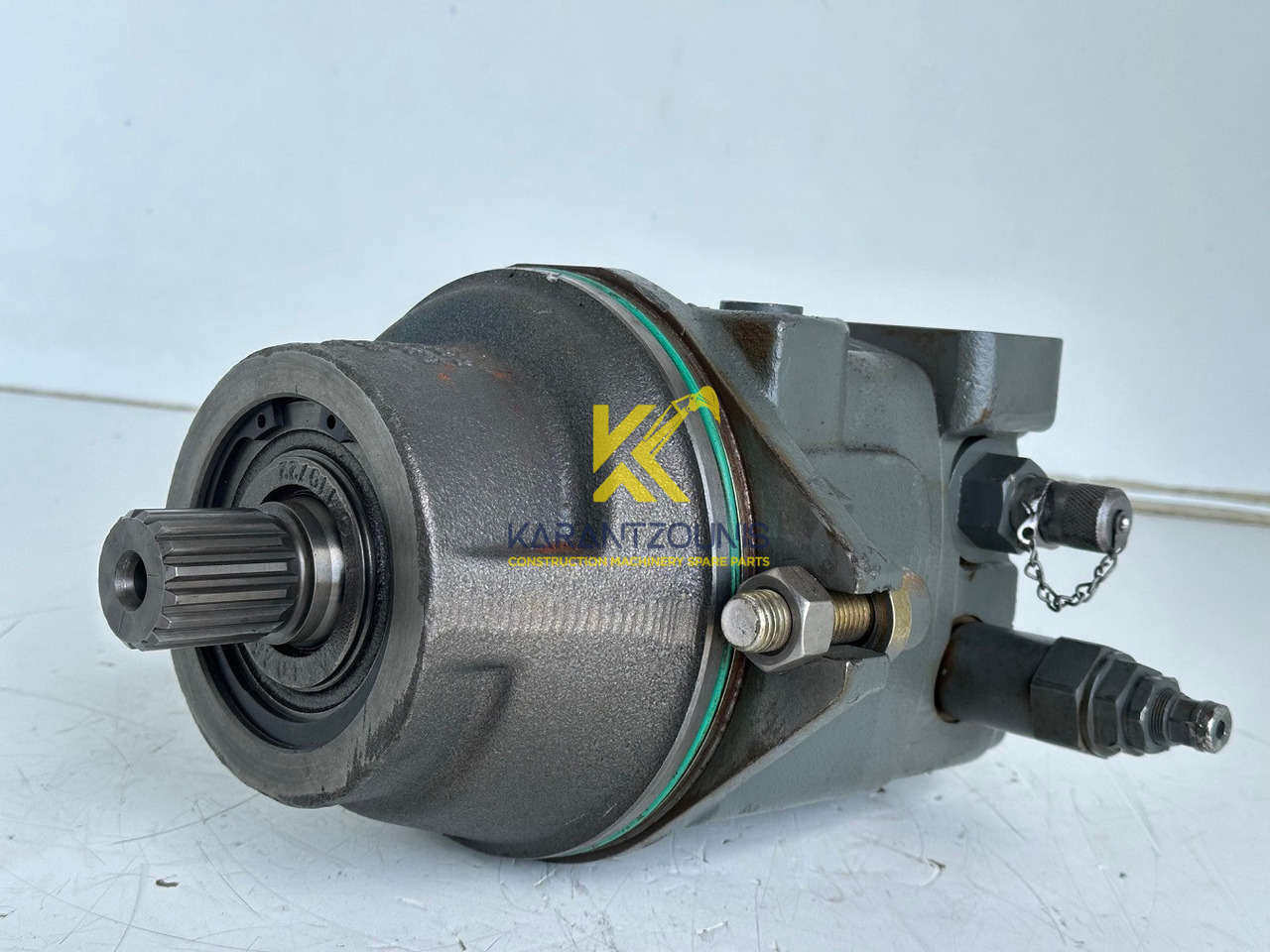 Liebherr Hydraulikeinbaumotor Typ:FMF058, ID-Nr.10122576 - ID-Nr.10145827 - ID-Nr.11371069. LOS1906, P924 COMP , R906, R906 PROTO, R916, R922, R924, R924 COMP, R926 COMP, R926 K LC. #39780# - מנוע הידרולי עבור מחפר: תמונה 1 Liebherr Hydraulikeinbaumotor Typ:FMF058, ID-Nr.10122576 - ID-Nr.10145827 - ID-Nr.11371069. LOS1906, P924 COMP , R906, R906 PROTO, R916, R922, R924, R924 COMP, R926 COMP, R926 K LC. #39780# - מנוע הידרולי עבור מחפר: תמונה 1