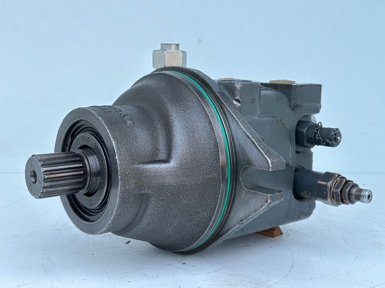 Liebherr Hydraulikeinbaumotor Typ:FMF090. ID-Nr.10139164 - ID-Nr.11371743. R946 LC, R946 LC-V, R946 NLC, R946 S-HD, R950 LC-V, R950 S-HD, R950. #11371743.11929# - מנוע נדנדה עבור מחפר: תמונה 1 Liebherr Hydraulikeinbaumotor Typ:FMF090. ID-Nr.10139164 - ID-Nr.11371743. R946 LC, R946 LC-V, R946 NLC, R946 S-HD, R950 LC-V, R950 S-HD, R950. #11371743.11929# - מנוע נדנדה עבור מחפר: תמונה 1