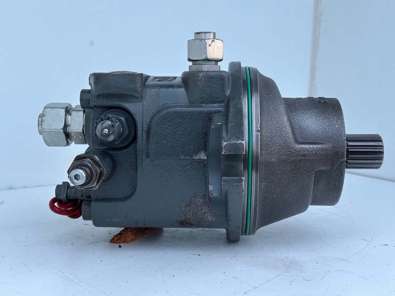 Liebherr Hydraulikeinbaumotor Typ:FMF090. ID-Nr.10139164 - ID-Nr.11371743. R946 LC, R946 LC-V, R946 NLC, R946 S-HD, R950 LC-V, R950 S-HD, R950. #11371743.11929# - מנוע נדנדה עבור מחפר: תמונה 4 Liebherr Hydraulikeinbaumotor Typ:FMF090. ID-Nr.10139164 - ID-Nr.11371743. R946 LC, R946 LC-V, R946 NLC, R946 S-HD, R950 LC-V, R950 S-HD, R950. #11371743.11929# - מנוע נדנדה עבור מחפר: תמונה 4